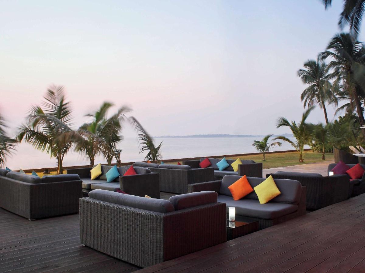 Novotel Mumbai Juhu Beach Exterior foto The Beach Bar