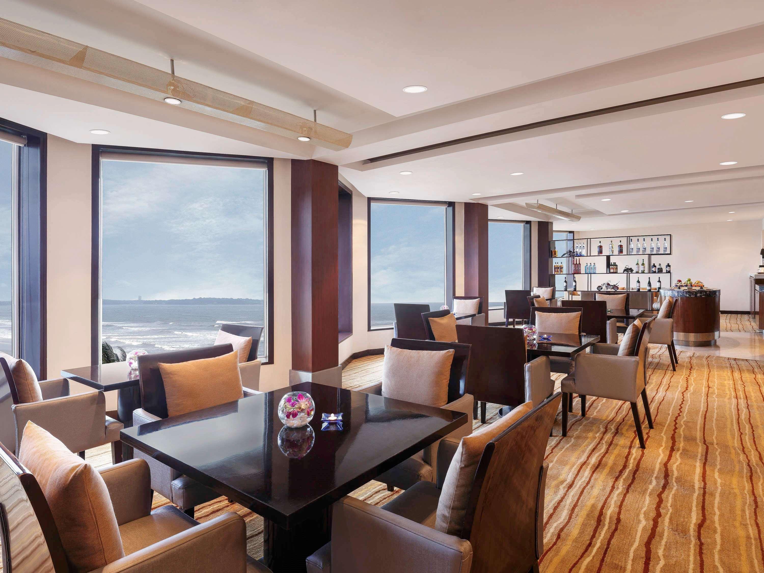 Novotel Mumbai Juhu Beach Exterior foto Club Lounge at the Taj Mahal Palace
