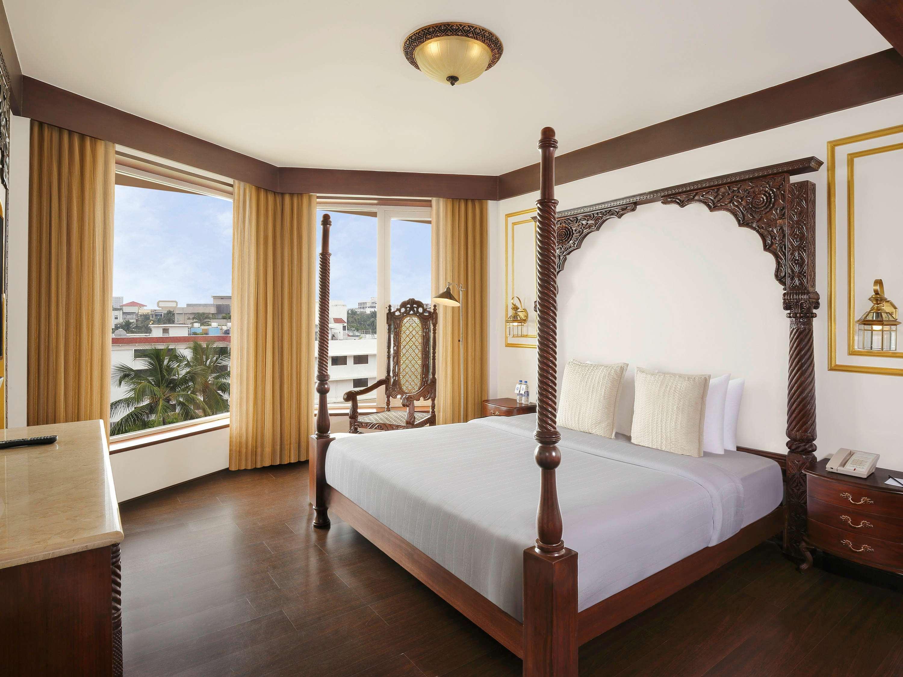 Novotel Mumbai Juhu Beach Exterior foto A bedroom at the hotel