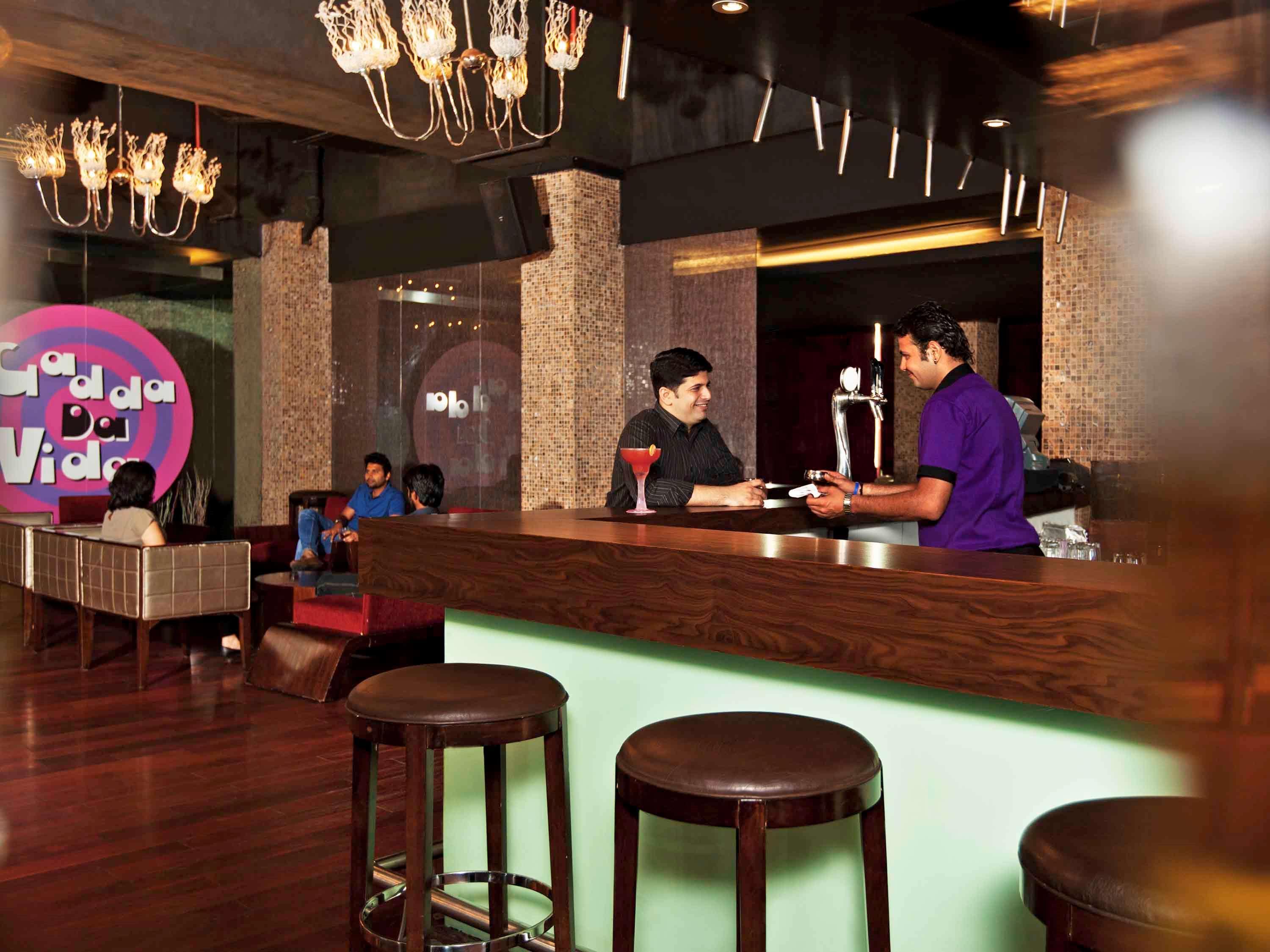 Novotel Mumbai Juhu Beach Exterior foto Bar