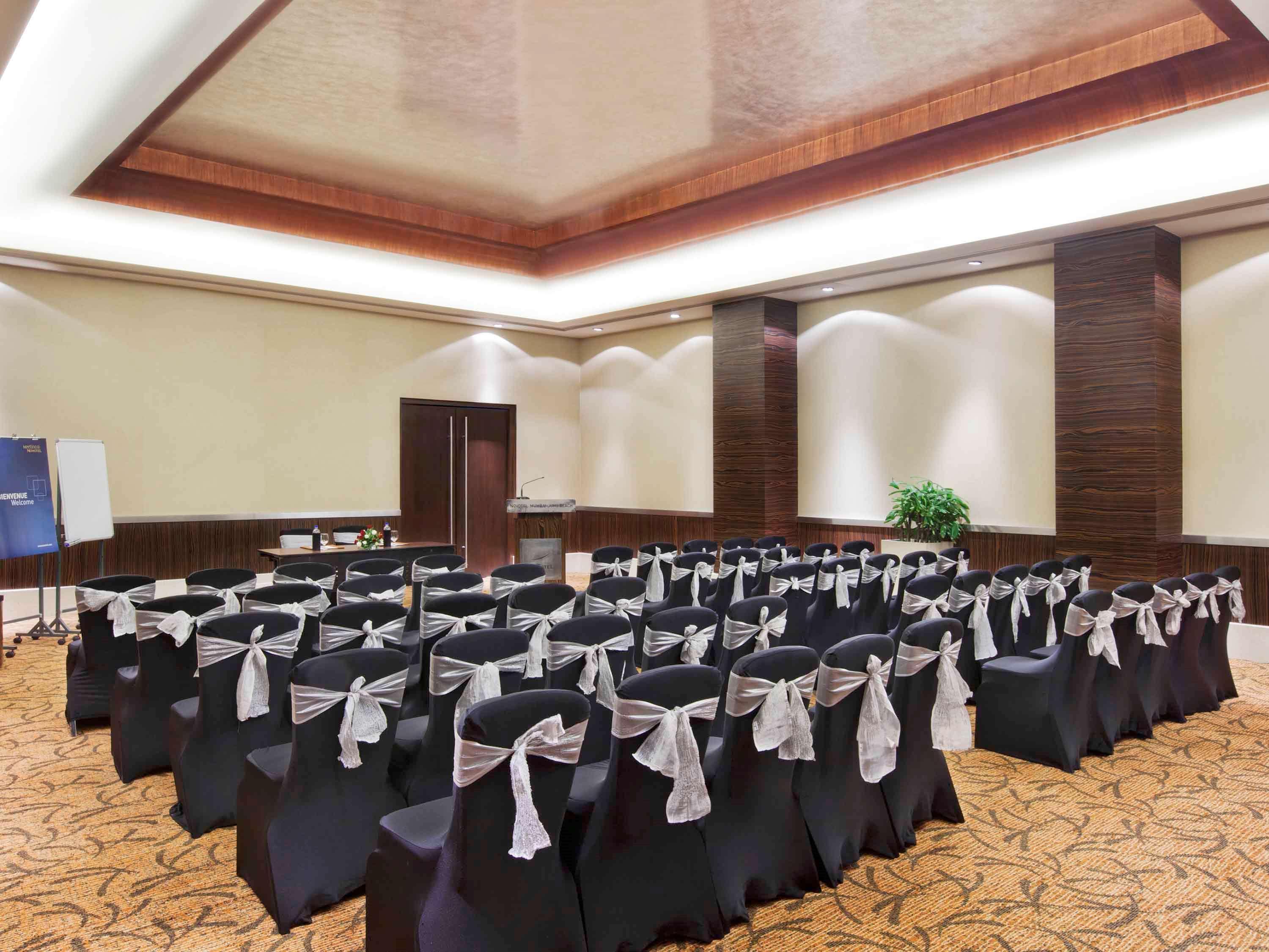 Novotel Mumbai Juhu Beach Exterior foto Meeting room