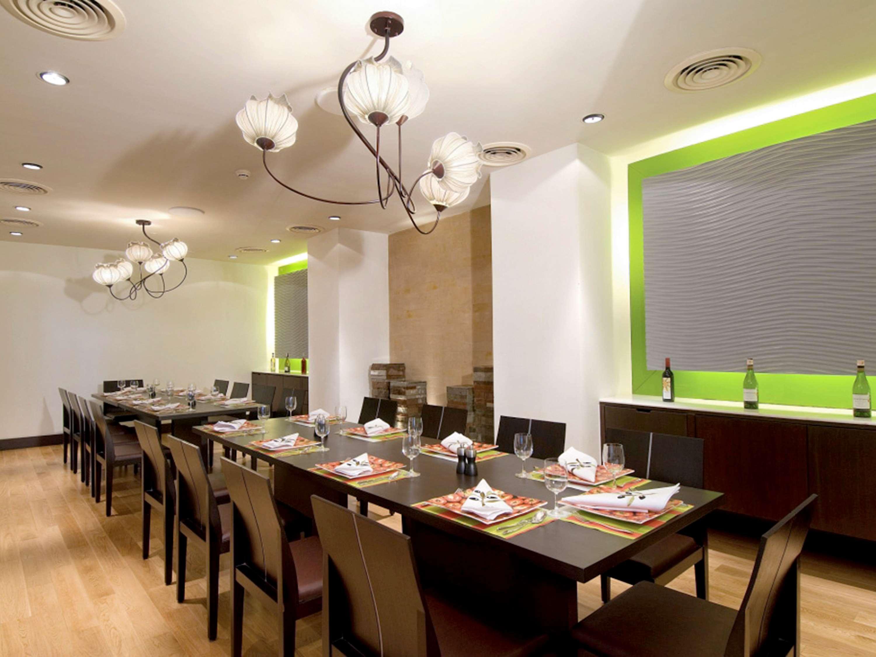 Novotel Mumbai Juhu Beach Exterior foto The private dining room at the restaurant